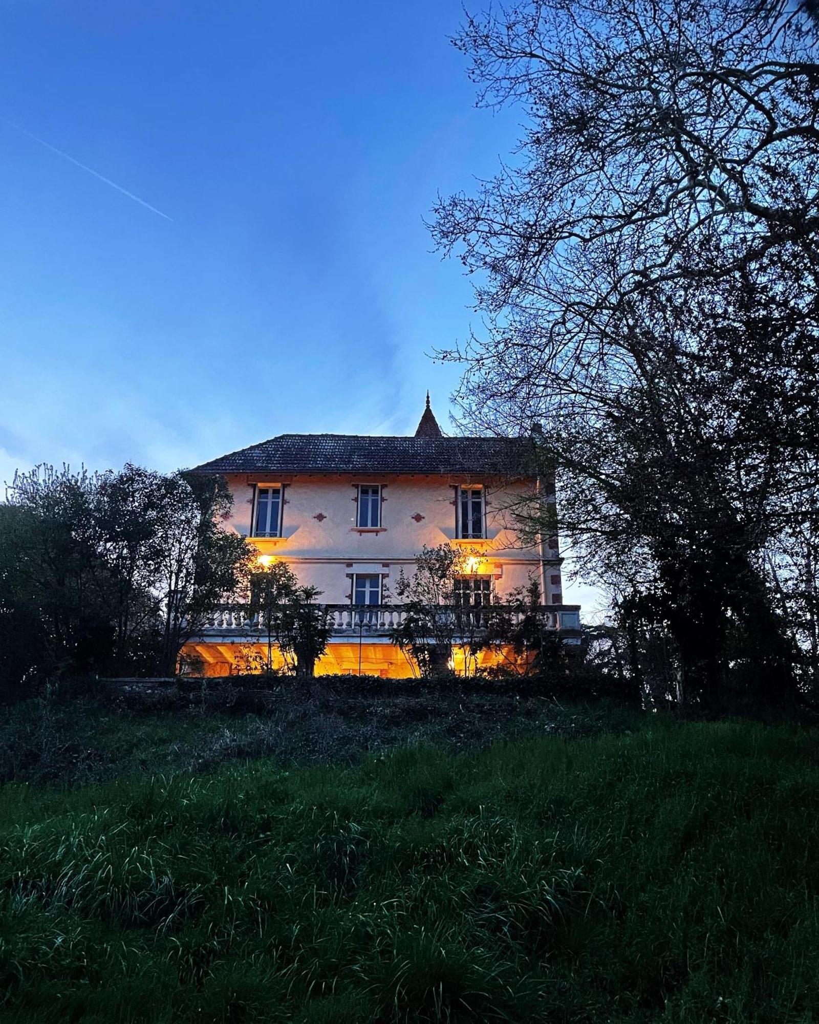 Petit Chateau Le Piot Bed & Breakfast Fleurance Eksteriør bilde